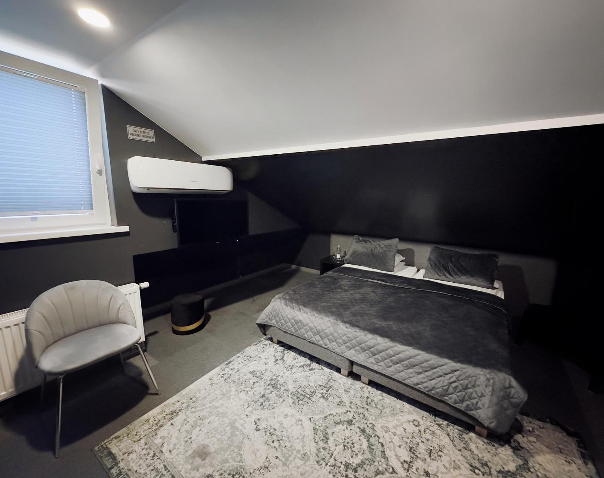 Very Bad Hootel Kaunas Ngoại thất bức ảnh
